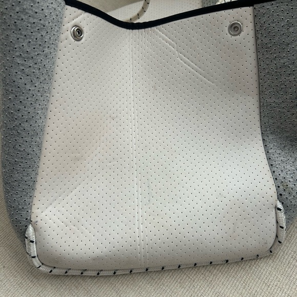 Haute Shore • Greyson Aspen Tote - Picture 5 of 6